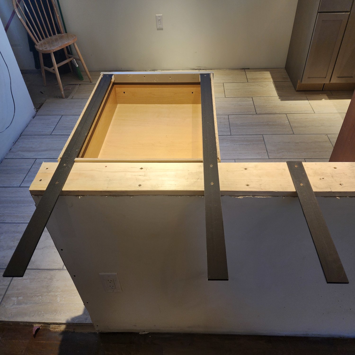 CarbonBar Double Sided Island Support for Countertop Overhangs